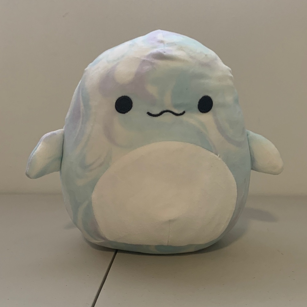 9” Squishmallows Laslow the Beluga Whale